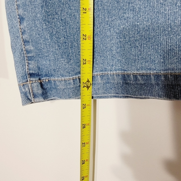 Midtown Vintage Light Blue Jeans Embroidered Pocket Details Cotton Blend Shorts - Picture 10 of 12